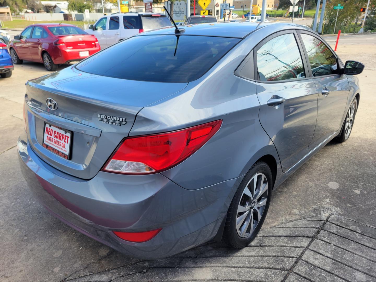 2017 SILVER Hyundai Accent (KMHCT4AE0HU) with an 1.6L I4 F DOHC 16V engine, Automatic transmission, located at 503 West Court, Seguin, TX, 78155, (830) 379-3373, 29.568621, -97.969803 - Photo#2